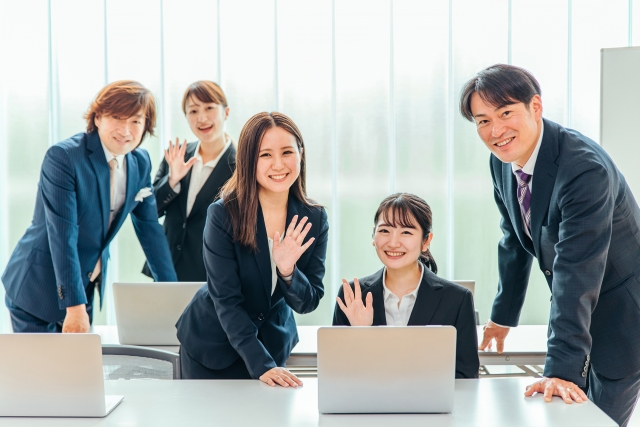 研修をするビジネスマン・ビジネスウーマン