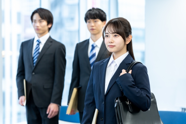 就職活動する学生