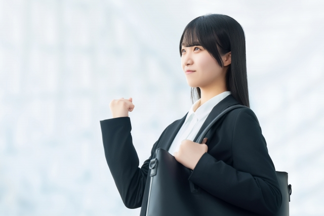 就活生・新入社員の若い女性